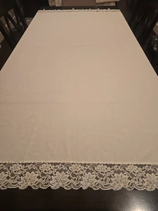 Weiße Tischdecke mit Spitzenkanten groß rechteckig 78 x 61 Zoll - Bild 1 von 5