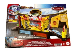 Color Changers Race Ready Car Wash Playset [Includes Lightning McQueen] - Picture 1 of 2