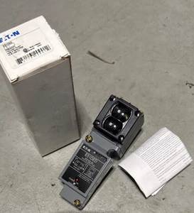 New IN  BOX Eaton Cutler Hammer  E51DED  Photo-Emitter Sensor W/Body 10-30 VDC - Picture 1 of 3