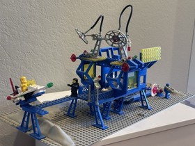 LEGO LEGOLAND: Inter-Galactic Command Base (6971)