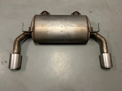 Silenciador trasero deportivo Infiniti Q50 2016-2023 rojo [20100-4GF0B] Foto 1 de 4