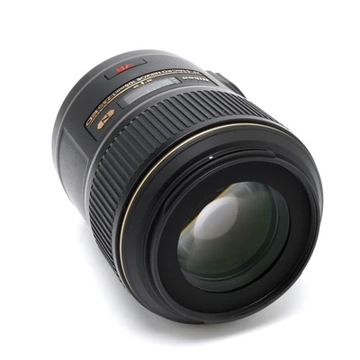 Lente Nikon AF-S Nikkor 105 mm f/2,8 G VR Micro IF ED Foto 1 de 4