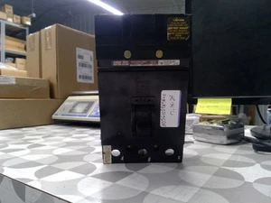 Interruttore Quadrato D Tipo Q2 175 Amp 240 V 3 Poli *SPEDIZIONE GRATUITA* - Foto 1 di 3