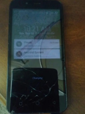 Teléfono Celular Coolpad T-Mobile Negro Bloqueado Pantalla agrietada Foto 1 de 4