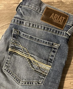Jeans Ariat M4 Relaxed Fit gamba dritta lavaggio medio blu, taglia 33x30 - Foto 1 di 11