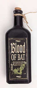 Black Glass Apothecary Potion Bottle Blood of Bat Halloween Prop Goth - Bild 1 von 5