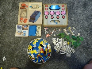 JUEGO LEGO VINTAGE AÑOS 60 EN CAJA 100 MOTOR Y 101 CAJA DE BATERÍA Y ÁRBOLES Y BOMBAS DE COMBUSTIBLE - Imagen 1 de 10