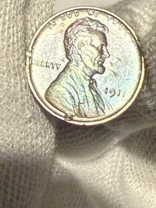 1911 p Lincoln Cent ** AU+ ** Sharp Strike ** FREE SHIPPING W/ Die Cud Toned - Picture 1 of 2