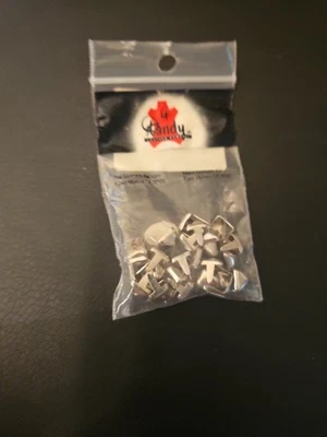 Pyramid Spots 1/4" 30pack - Image 1 of 2