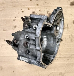 97-01 Honda CRV manual transmission 4x4 OEM outer transmission casing Case Half - Picture 1 of 22