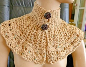 Bufanda calentadora de cuello de ganchillo hecha a mano color beige hilo suave capelet botones - Imagen 1 de 12