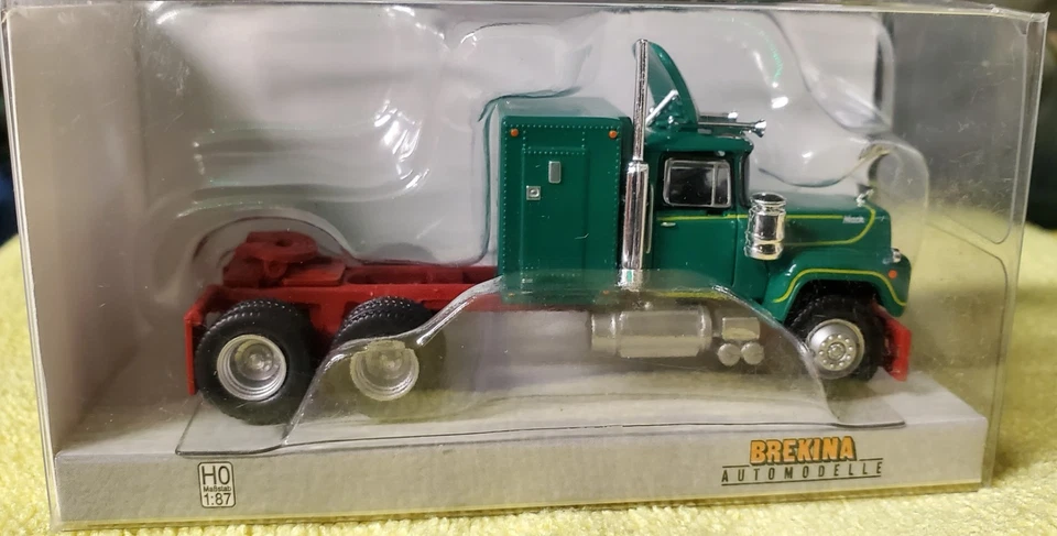 Brekina H0  1/87 scale MACK RS700 - Image 1 of 1