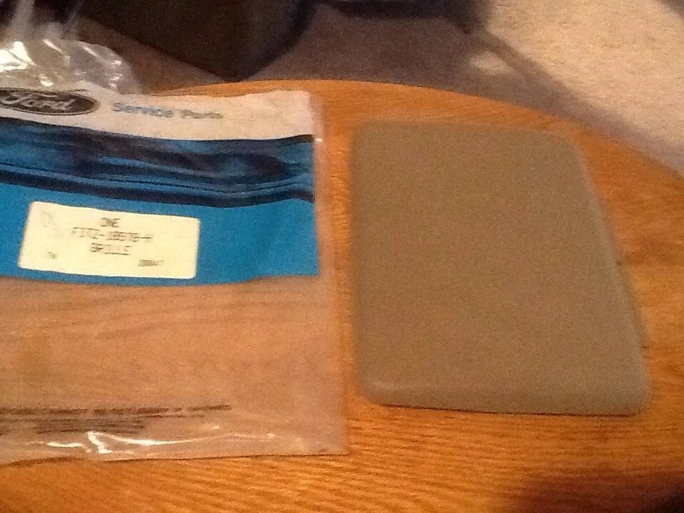 Parrilla de altavoz de radio trasera Ford Explorer 1991 1992 1993 1994 - nuevo OEM Foto 1 de 1