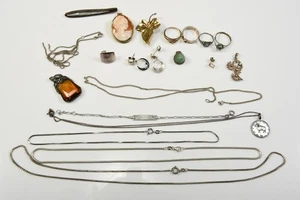 N89J09- Silber Schmuck ua Silber 925 Ketten Ringe Anhänger Armketten Ohrstecker - Picture 1 of 12