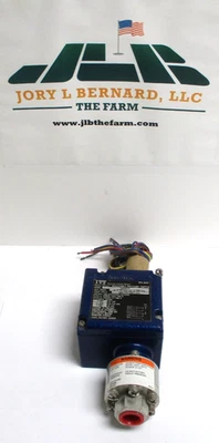 INTERRUPTOR DE PRESIÓN ITT NEO-DYN, 100P44CC6, 1/2" NPT, 50 a 300 PSI, EXCEDENTE Foto 1 de 4