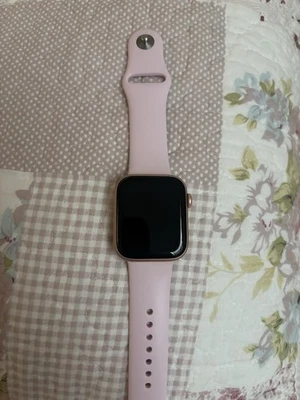Apple Watch SE (GPS, 44mm) - Gold Aluminum Case - Image 1 of 4