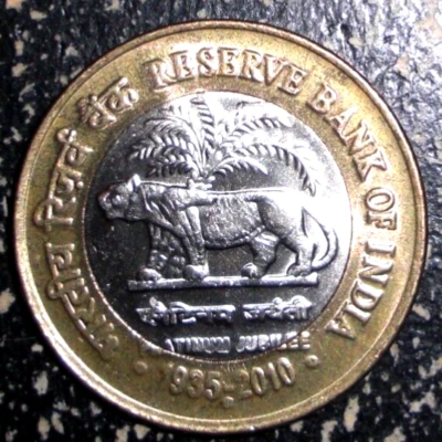 2010 India 10 rupees Bi-Metallic Coin Asia Lion Cat Animal Wildlife - Image 1 of 2