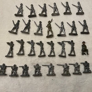 LOT OF 29 VINTAGE LEAD SOLDIERS  MILITARY ARMY MEN - Picture 1 of 8