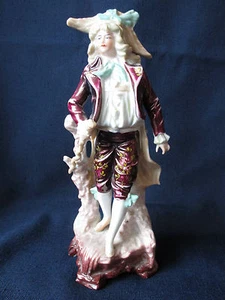 PERSONNAGE EN BISCUIT/PORCELAINE POLYCHROME SIGNE  - Picture 1 of 1