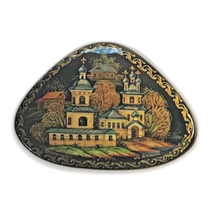 Russian Monastery Scene Black Lacquer Small Triangle Trinket Box - Picture 1 of 7