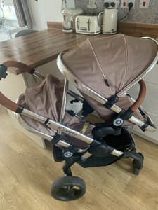 double stroller with cup holders