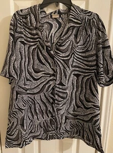 DonnKenny Women’s Black, Gray Animal Print Short Sleeve Button Top See descript. - Picture 1 of 3