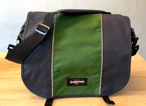 EASTPAK Schultertasche Delegate Umhängetasche Laptoptasche Grau/Grün 20L neuw.! - Bild 1 von 8