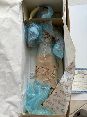 Muñeca de porcelana Ashton-Drake “Laughing Waters” A1994 original mujer india con certificado de autenticidad Foto 1 de 3