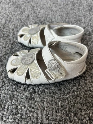 Sandalias de bebé Pediped Originales 4 4,5 cuero blanco diseño margarita cómoda suela suave Foto 1 de 4