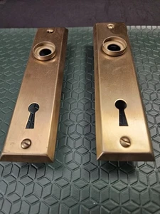 Lote de 2 placas de puerta vintage chapadas en latón/bronce accesorios para puertas - Imagen 1 de 5