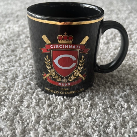vtg CINCINNATI REDS 1990 WORLD SERIES MUG black gold red champions stats decor Cover