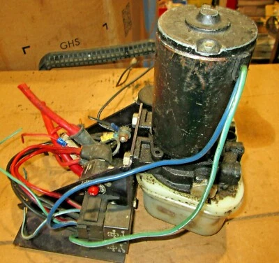 Force OEM L-Drive Trim Pump & Bracket Assembly  - Image 1 of 4