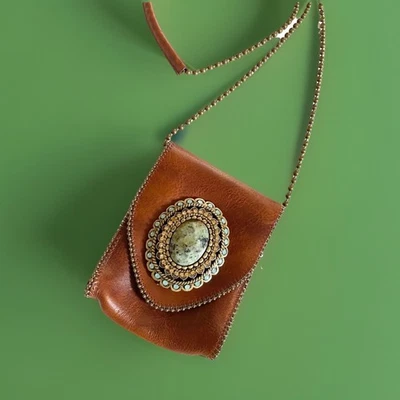 Leatherock 半宝石皮革斜挎包 施华洛世奇 棕色 全新带标签 女牛仔 — 第 1/4 张图片