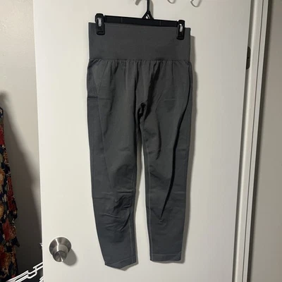 Halara Grey Butt Scrunch 7/8 Length Leggings Size XL New - Image 1 of 4