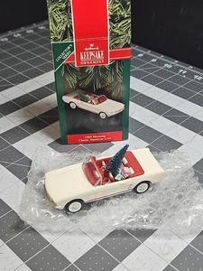 Hallmark Keepsake Ornament 1966 Mustang Classic American Cars Series 1992 usado en excelente estado - Imagen 1 de 13