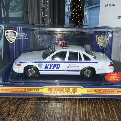 NYPD CODE 3 POLICE CAR FORD CROWN VICTORIA 1/24 DIE CAST COLLECTIBLE W/ PATCH - Image 1 of 3