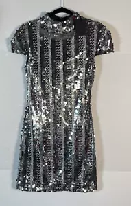 Abito Michael Costello Nuovo con etichette REVOLVE Nocciola Argento Paillettes Piccolo SPARKLY Mini - Foto 1 di 18