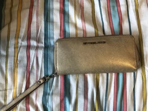 Michael kors gold purse- Great condition - Picture 1 of 5