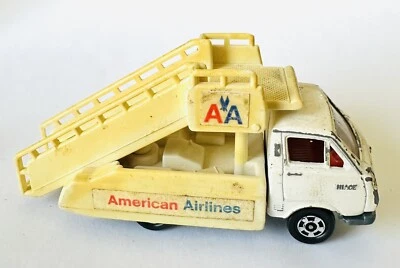 Camión de escalera vintage Tomica Toyota Hiace American Airlines No. 38,50 1/68 Japón Foto 1 de 4