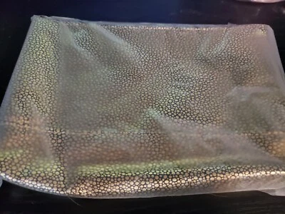 Bolsa de maquillaje TARTE Gold-Getter Foto 1 de 4