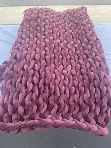 Bearaby Weighted Velvet Napper 20 Lb Throw Retail $279 Plum - Picture 1 of 6
