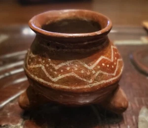 Prehistoric Peruvian Hand Painted Tripod Pottery Vessel Solid Body - Nice - Picture 1 of 11