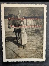 org. Foto 2. WK Wehrmacht Soldat beritten mit Pferd Uniform und Familie 