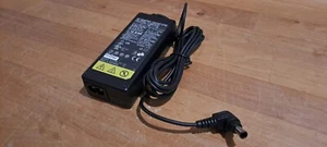Fujitsu Laptop Netzteil CA01007-0750 16V 3.36A 54W 6.0x4.4mm, Gebraucht - Bild 1 von 2