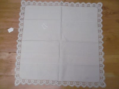 Centre de table en fil de lin ancien avec dentelle et monogramme 70x70cms - Photo 1/4