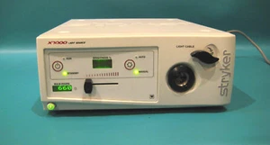 Fuente de luz Stryker endoscopia X7000 220-190-000 - Imagen 1 de 4