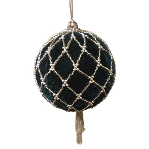 Decorazione natalizia in velluto verde con perline vintage 3,5"D  - Foto 1 di 4