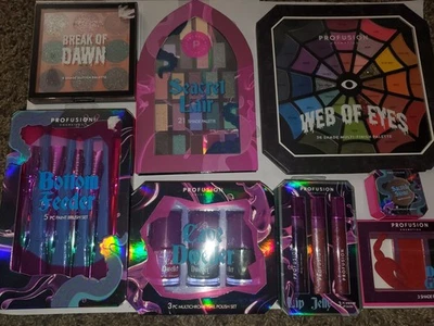 Lote de belleza maquillaje sombra de ojos profusión, gelatina de labios, pinceles, esmalte de uñas  Foto 1 de 4