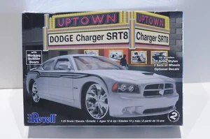 CARGADOR REVELL DODGE SRT8 UPTOWN ESCALA 1:25 KIT MODELO NUEVO 85-2052 - Imagen 1 de 5