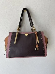 Borsa a tracolla Coach Dreamer rivetti in ottone usata in ottime condizioni rosa sangue di bue marrone 11”x7”x4” - Foto 1 di 9